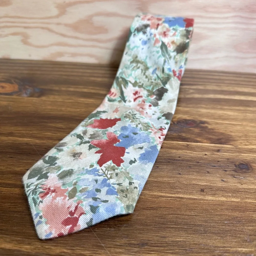 Vintage Banana Republic Safari & Travel Floral Cotton Tie Made in USA Red Blue
